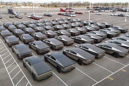 Tesla Cybertrucks Piled Up | Techoreon