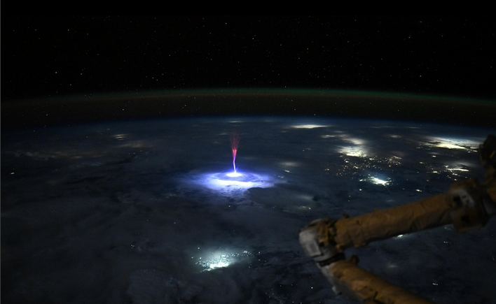 NASA Astronaut Captures Rare 'Sprite' Lightning Over Mexico–U.S. Border